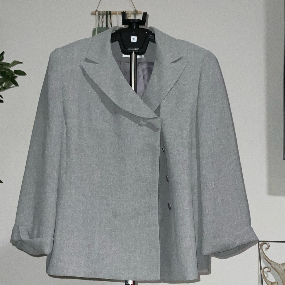 Kasper Women's Elegant Gray Suit Jacket